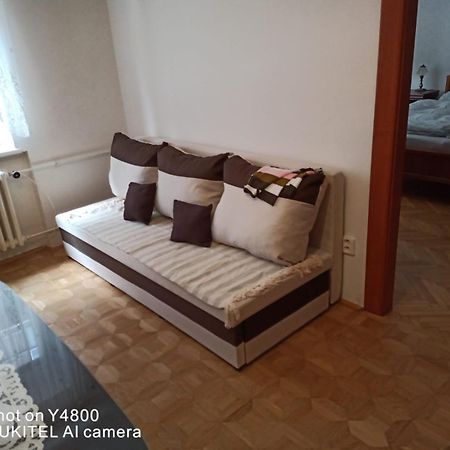 Byt - Apartman - Robotnicka Bratislava Buitenkant foto